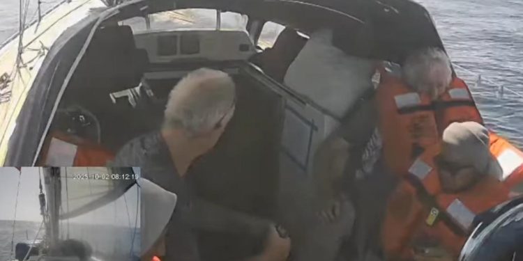 İsrail unsurları, Gazze yolundaki Fair Lady gemisine yaklaştı