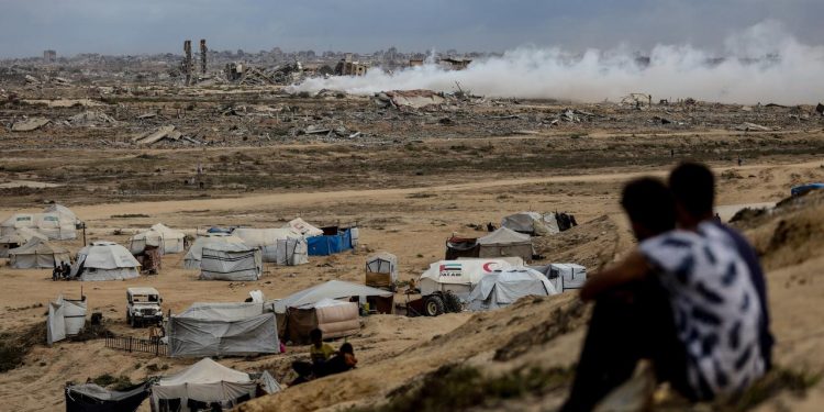 Gazze'deki hükümetten Filistinlilere ateşkes tamamen yürürlüğe girmeden dikkatli olma uyarısı