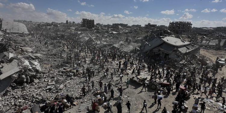 İsrail ile varılan ateşkesin ardından Gazze'ye insani yardım tırlarının girişi başladı
