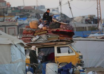 İsrail'in Gazze'de çekildiği bölgelere yerinden edilen Filistinliler dönmeye devam ediyor
