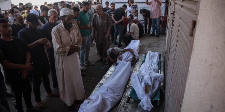 Trumpın saldırıları derhal durdurun çağrısına rağmen katil İsrail Gazzeyi bombalamayı sürdürüyor