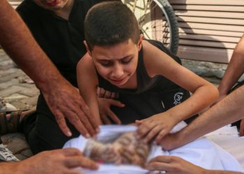 Soykırımcı İsrail, Gazze'de günlük 77 çocuğu yetim bıraktı