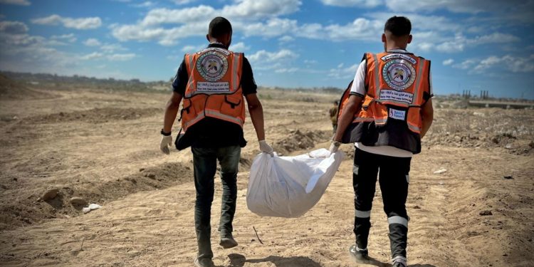 Katil İsrail'e yüzlerce Filistinlinin naaşının serbest bırakılması için başvuru yapıldı