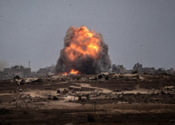 Soykırımcı İsrail Gazze'de yürürlüğe giren ateşkese rağmen saldırılarına devam ediyor