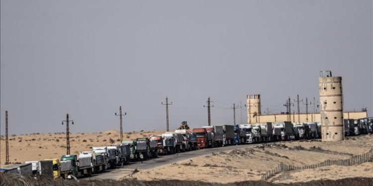 Gazze'deki hükümet: 10 Ekim'deki ateşkesten bu yana Gazze Şeridi'ne ancak 986 yardım tırı ulaştı
