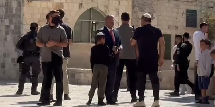 Aşırı sağcı İsrailli Bakan BenGvir, Mescidi Aksa'ya baskın düzenledi