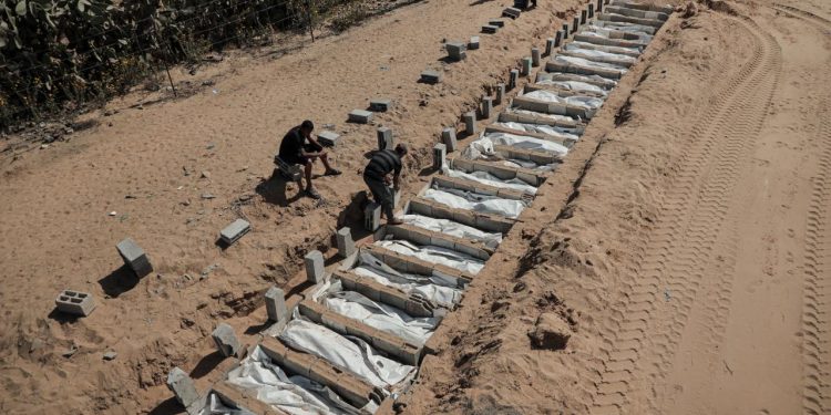 Gazze'deki hükümet: İsrail'in teslim ettiği Filistinlilere ait naaşlarda işkence ve infaz izleri tespit edildi