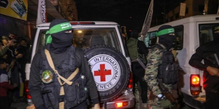 Hamas: İsrail her zamanki gibi anlaşmada yer alan tarihleri, listeleri ve prosedürleri manipüle etmeye çalışıyor