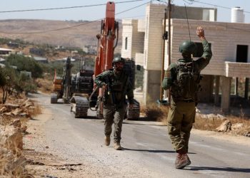 Soykırımcı İsrail askerleri, serbest bırakılan Filistinli esirlerin evlerine baskın düzenlendi