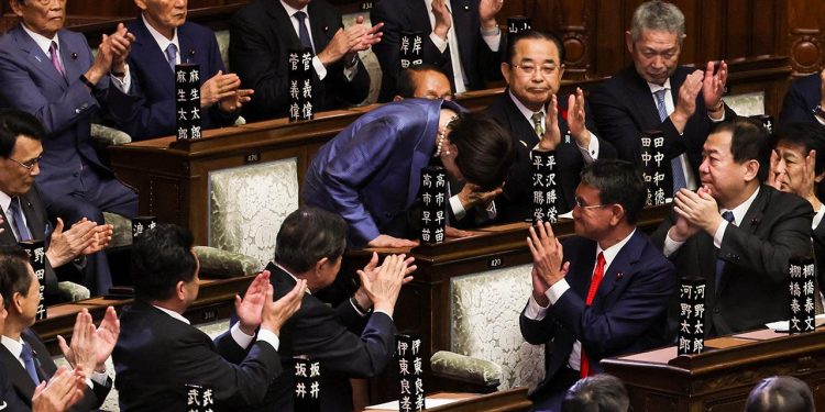 Japonya tarihinin ilk kadın başbakanı seçildi