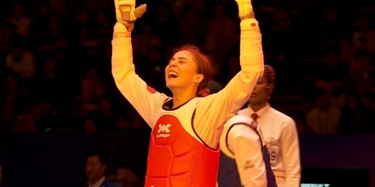 Milli Tekvandocu Kavurat dünya şampiyonu oldu