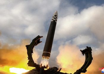 Kuzey Kore, Trumpın Güney Kore ziyaretinden günler önce balistik füze fırlattı