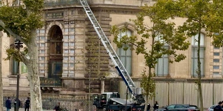 Louvre soygununda kullanılan asansörü üreten firma, soygundan reklam çıkardı