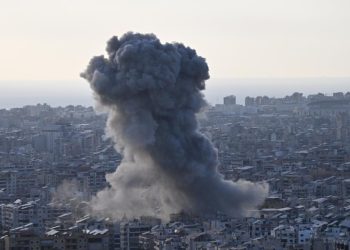 Soykırımcı İsrail, Lübnan'ın güneyine hava saldırıları düzenledi