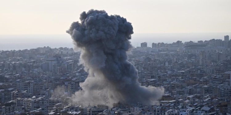 Soykırımcı İsrail, Lübnan'ın güneyine hava saldırıları düzenledi