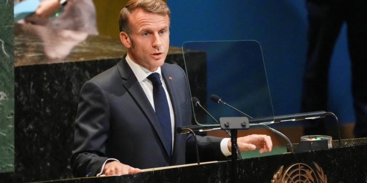 Fransada siyasi kriz derinleşiyor: Macrona erken seçim ya da istifa çağrısı