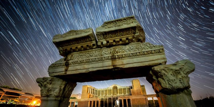 Bu ay gökyüzünde iki görkemli meteor yağmuru izlenebilecek