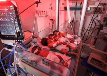 Gazze'deki hastane artan göç ve yetersiz beslenme nedeniyle prematüre bebeklerle doldu