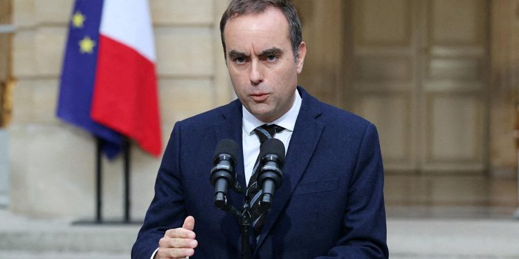 Fransa'da yeniden Başbakan atanan Lecornu hükümetini kurdu