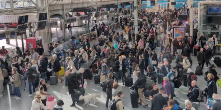 Fransa'da sabotaj eylemi nedeniyle tren seferlerinde aksamalar yaşandı
