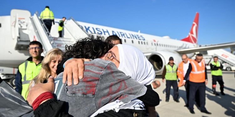 Küresel Sumud Filosu'ndaki yabancı aktivistler İsrail'in kendilerine uyguladığı şiddeti anlattı