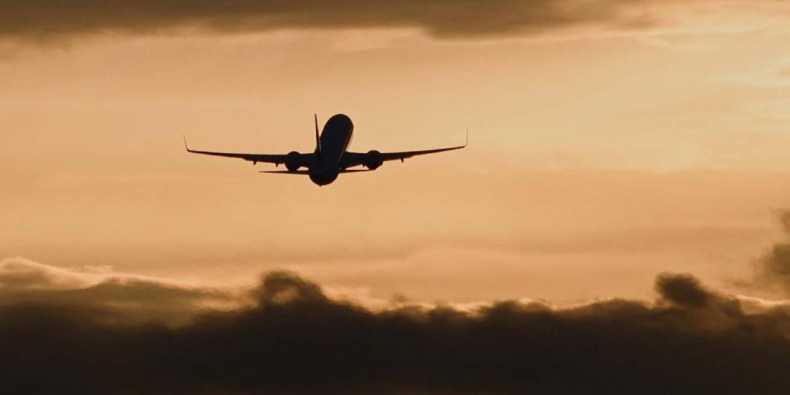 ABD Savunma Bakanı Hegseth'in uçağı İngiltere'ye acil iniş yaptı