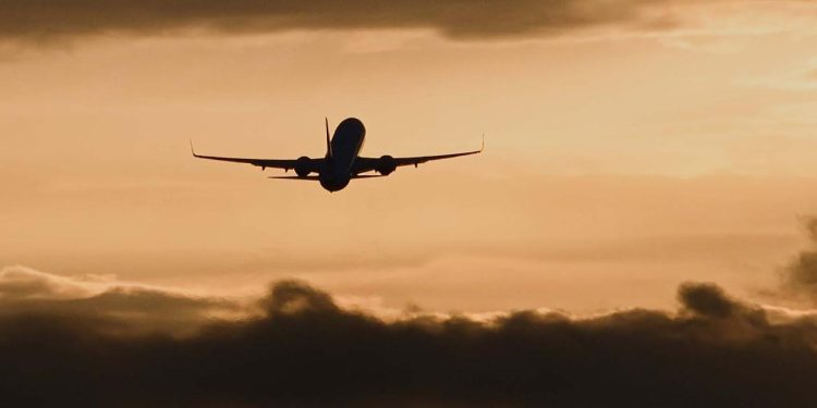 ABD Savunma Bakanı Hegseth'in uçağı İngiltere'ye acil iniş yaptı