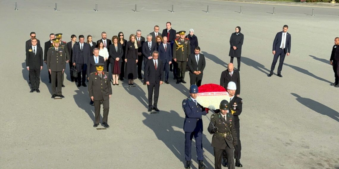 Erhürman Anıtkabir’i ziyaret etti