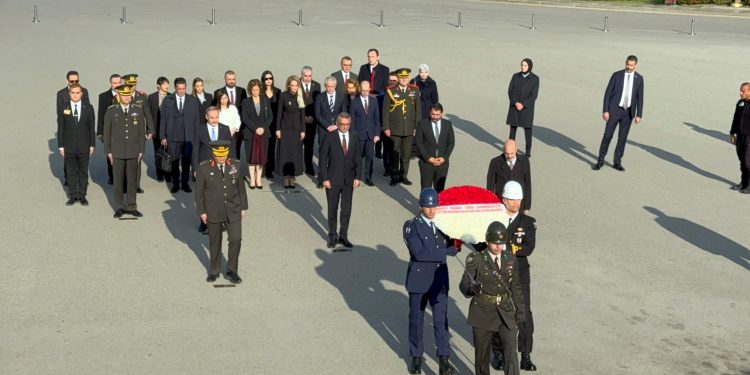 Erhürman Anıtkabir’i ziyaret etti