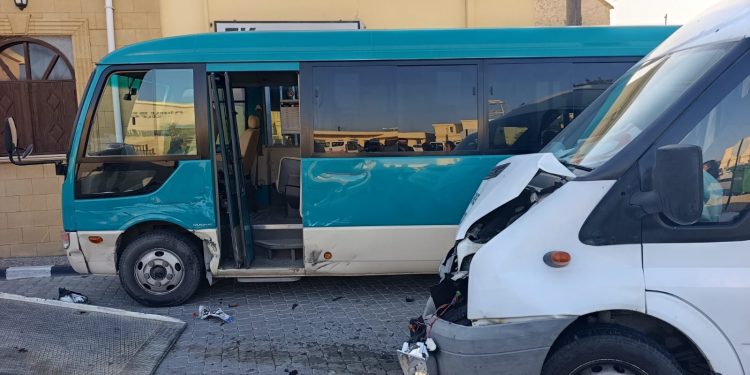 İskele’de iki otobüs çarpıştı: 4’ü çocuk 5 yaralı!