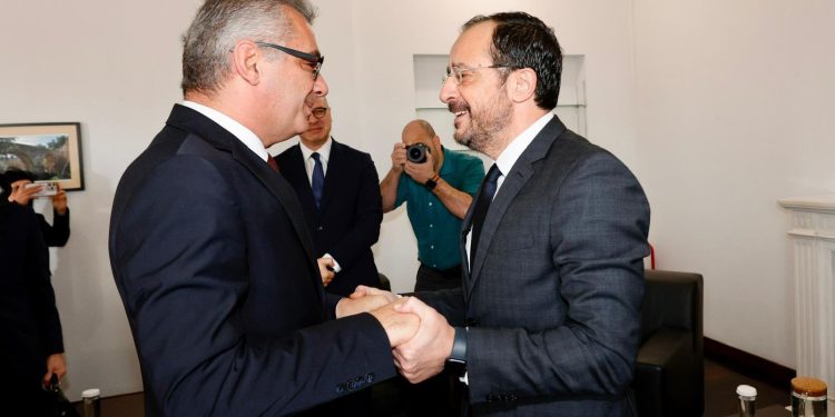 Hristodulidis: Müzakerelerin yeniden başlamasını görüşme sürecine giriyoruz