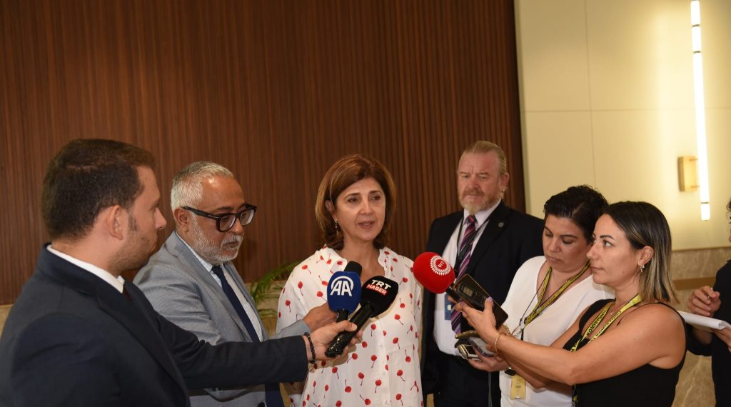 Holguin: Yeni bir gayriresmi 5+1 için erken