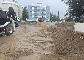 Gönyeli Barajı’ndan gelen suyun hastaneyi etkilememesi için çalışmalar devam ediyor