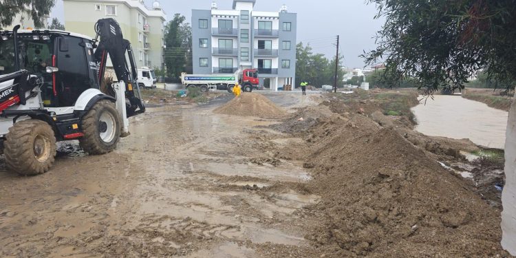 Gönyeli Barajı’ndan gelen suyun hastaneyi etkilememesi için çalışmalar devam ediyor