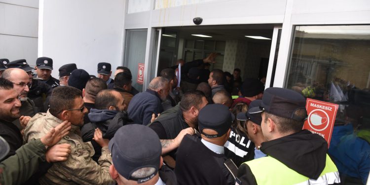 Hayvan üreticileri, Tarım Bakanlığı önünde eylem yaptı