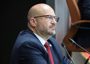 Küçük’ten oğul Arıklı’ya yanıt: Soyismimiz ‘Küçük’ ama yüreğimiz büyük