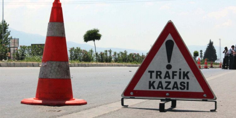 Alkollü sürücü, aracını çelik bariyerlere çarptı