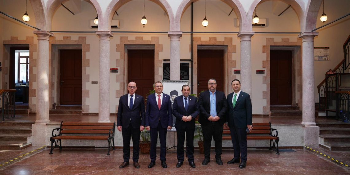 Ayvalık’ta “Rauf Denktaş Kültür Merkezi” açıldı