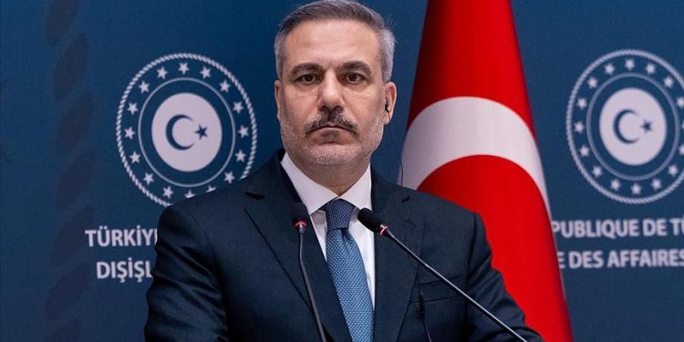 Fidan, İran, Irak, Suudi Arabistan, Katar, Suriye, Mısır ve Endonezyalı mevkidaşlarıyla telefonda görüştü