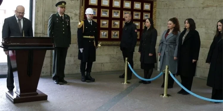 Cumhuriyet Meclisi Çocuk Hakları Özel Komitesi Anıtkabir’i ziyaret etti
