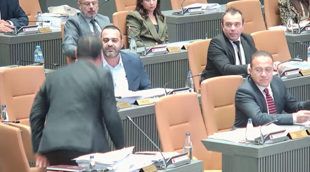 Meclis Genel Kurulu’nda kavga çıktı