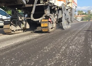 Lefkoşa Surlariçi’nde asfaltlama çalışmaları sürüyor