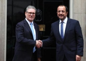 Hristodulidis İngiltere Başbakanı’yla telefonda görüştü