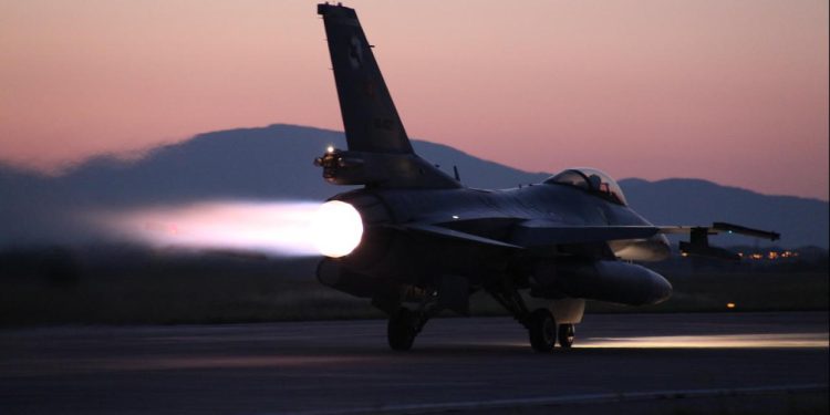 KKTC’nin güvenliği için adaya F-16 uçaklarının konuşlandırılması değerlendiriliyor