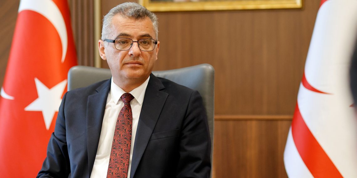 Mesleklerini büyük bir özveriyle icra eden tüm hekimleri, sağlık çalışanlarını yürekten kutluyorum