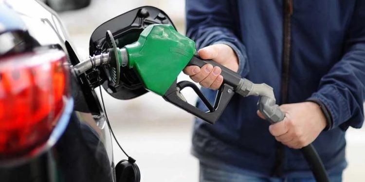 Akaryakıta bir zam daha!