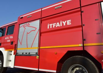 Sandalye üzerinde unutulan sönmemiş sigara izmariti yangına neden oldu