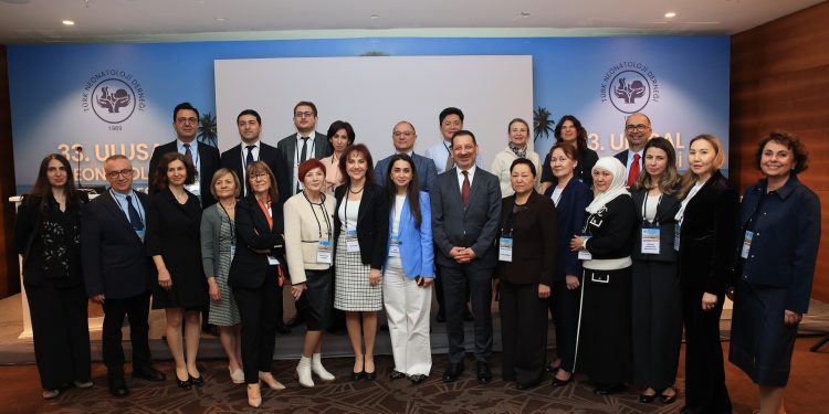DAÜ Tıp Fakültesı Dekanı Güzoğlu, 33. Ulusal Neonatoloji Kongresi’nde KKTC’yi temsil etti