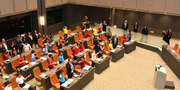 Genel Kurul koltuklarına bu kez çocuklar oturdu