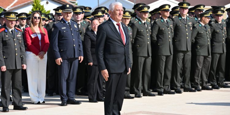 Özçınar, 23 Nisan Ulusal Egemenlik ve Çocuk Bayramı kutlama törenine katıldı